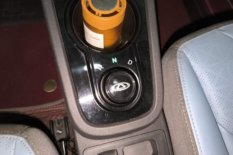 Used Chery QQ Little Ant 2022 Sweet Pink Edition Half-Sugar Version 3-Cell Lithium 30kW 301km Gear Lever