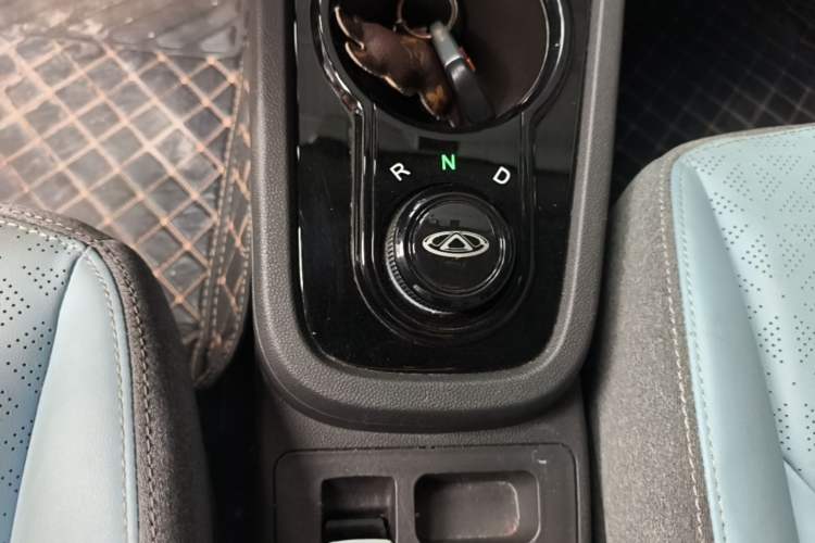 Used Chery QQ Little Ant 2022 Sweet Pink Edition Half-Sugar Version Lithium Iron Phosphate 30 kW 301 km Gear Lever
