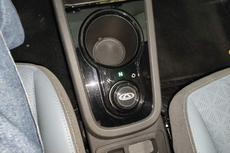 Used Chery QQ Little Ant 2022 Sweet Pink Edition Half-Sugar Version 3-Cell Lithium 30kW 301km Gear Lever