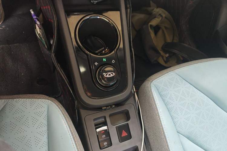 Used Chery QQ Little Ant 2022 Sweet Pink Edition Half-Sugar Version Lithium Iron Phosphate 30 kW 301 km Gear Lever