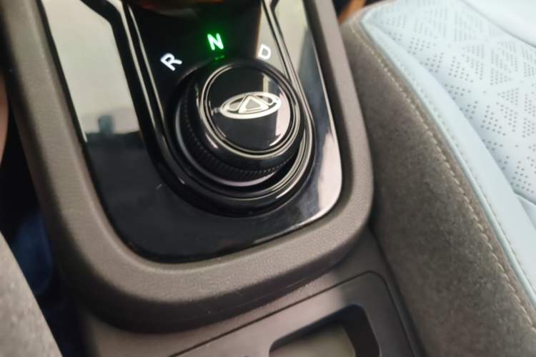 Used Chery QQ Little Ant 2022 Sweet Pink Edition Half-Sugar Version Lithium Iron Phosphate 30 kW 301 km Gear Lever