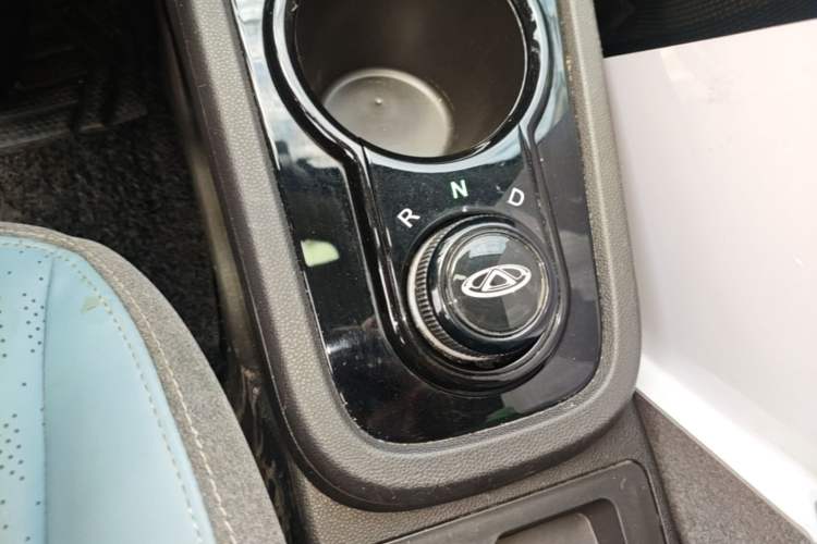 Used Chery QQ Little Ant 2022 Updated Version Sweet Pink Edition Full-Sugar Version 30.6 kWh 30 kW 301 km Gear Lever