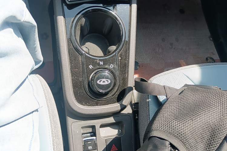 Used Chery QQ Little Ant 2022 Revised Version Sweet Pink Edition Half-Sugar Version Lithium Iron Phosphate 30.7 kWh 30 kW 301 km Gear Lever