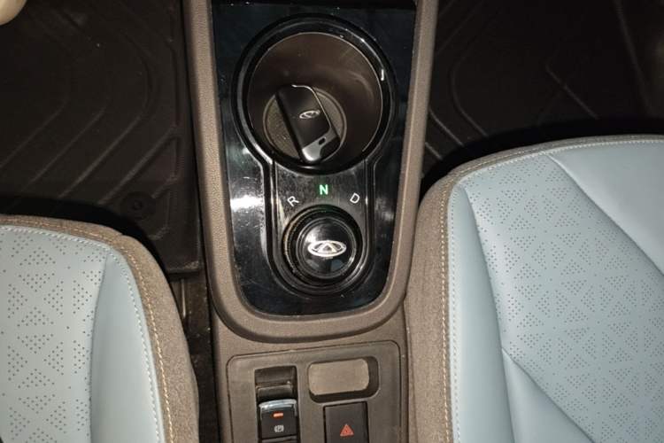 Used Chery QQ Little Ant 2022 Sweet Pink Edition Half-Sugar Version Lithium Iron Phosphate 30 kW 301 km Gear Lever