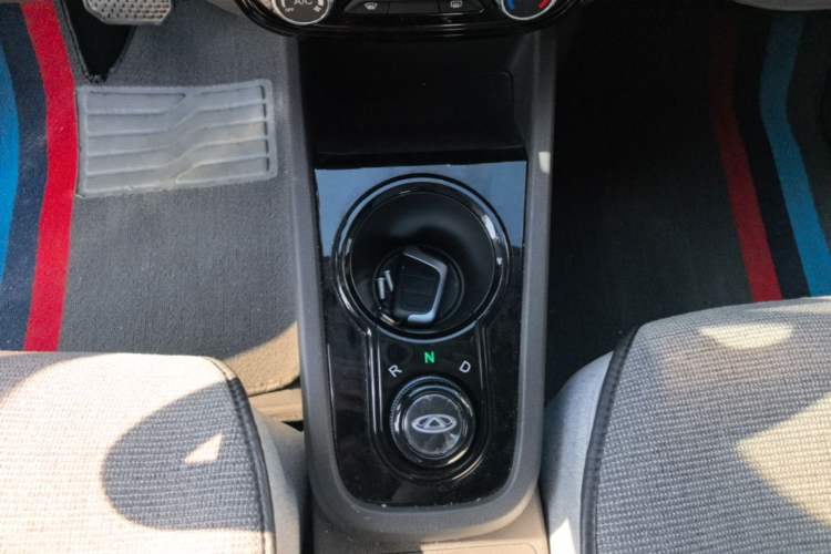 Used Chery QQ Little Ant 2022 Sweet Pink Edition Full-Sugar Version 3-Cell Lithium 30kW 301km Gear Lever