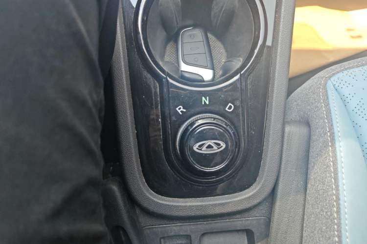 Used Chery QQ Little Ant 2022 Sweet Pink Edition Half-Sugar Version Lithium Iron Phosphate 29.2 kWh 30 kW 301 km Gear Lever