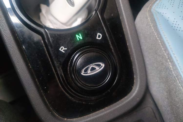 Used Chery QQ Little Ant 2022 Sweet Pink Edition Half-Sugar Version Lithium Iron Phosphate 30 kW 301 km Gear Lever
