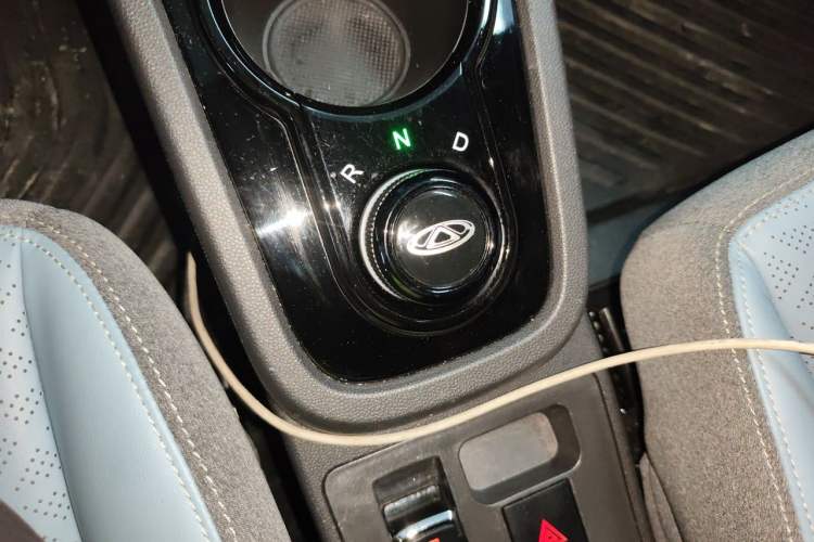 Used Chery QQ Little Ant 2022 Sweet Pink Edition Half-Sugar Version Lithium Iron Phosphate 30 kW 301 km Gear Lever