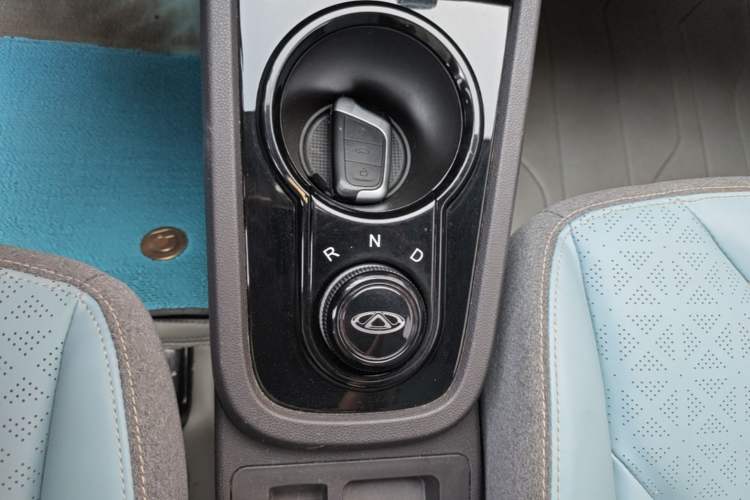 Used Chery QQ Little Ant 2022 Restyled Version Sweet Pink Edition Half-Sugar Version 30.6 kWh 30 kW 301 km Gear Lever