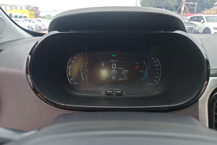 Used Chery QQ Little Ant 2022 Revised Version Sweet Pink Edition Half-Sugar Version Lithium Iron Phosphate 30.7 kWh 30 kW 301 km Instrument Cluster