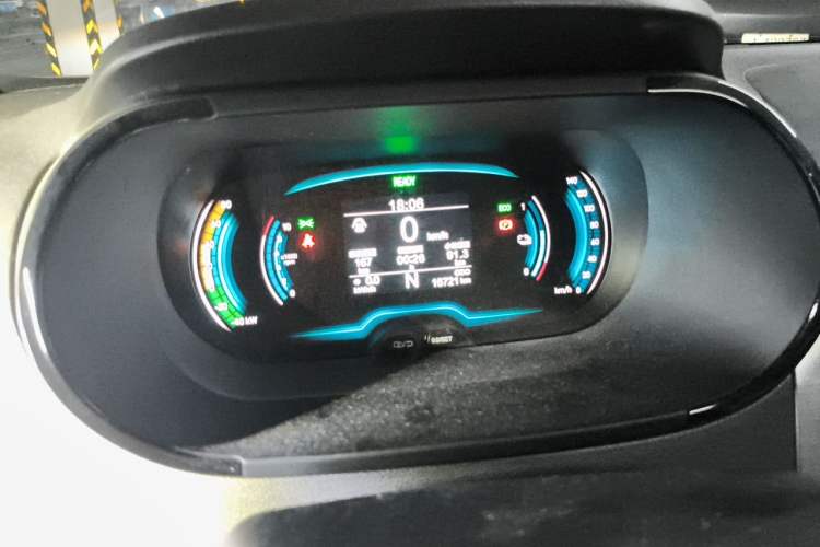 Used Chery QQ Little Ant 2022 Revised Version Sweet Pink Edition Half-Sugar Version Lithium Iron Phosphate 30.7 kWh 30 kW 301 km Instrument Cluster