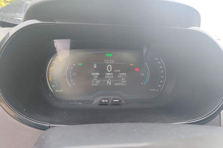 Used Chery QQ Little Ant 2022 Restyled Version Sweet Pink Edition Half-Sugar Version 28.8 kWh 30 kW 301 km Instrument Cluster