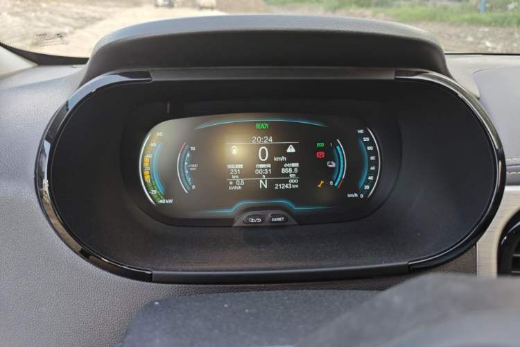 Used Chery QQ Little Ant 2022 Sweet Pink Edition Half-Sugar Version 3-Cell Lithium 30kW 301km Instrument Cluster