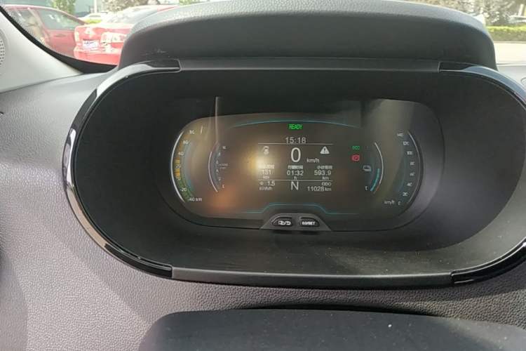 Used Chery QQ Little Ant 2022 Sweet Pink Edition Half-Sugar Version 3-Cell Lithium 30kW 301km Instrument Cluster
