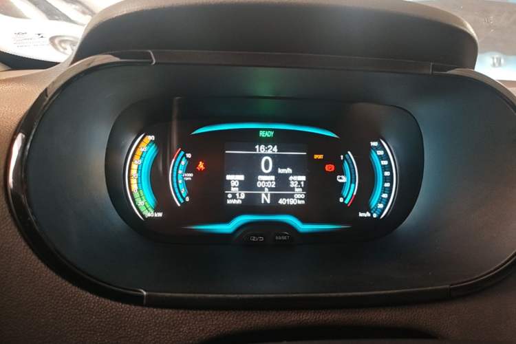 Used Chery QQ Little Ant 2022 Revised Version Sweet Pink Edition Half-Sugar Version Lithium Iron Phosphate 30.7 kWh 30 kW 301 km Instrument Cluster