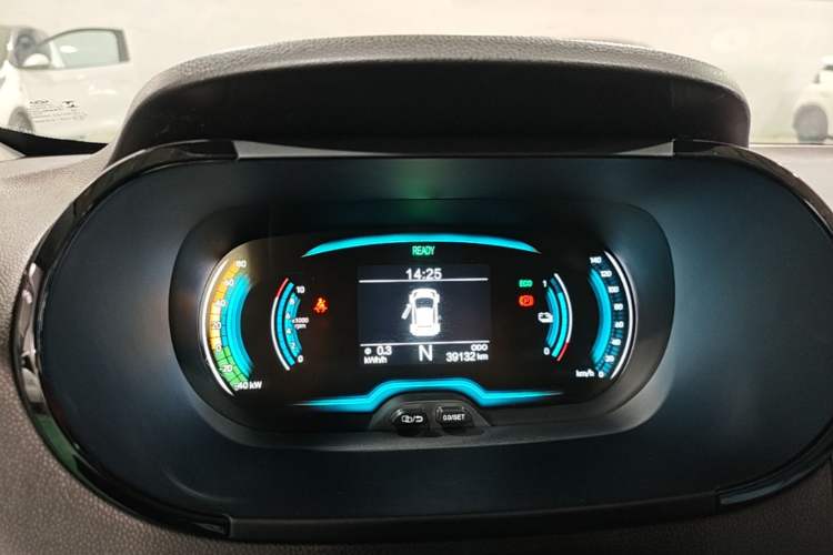 Used Chery QQ Little Ant 2022 Revised Version Sweet Pink Edition Half-Sugar Version Lithium Iron Phosphate 30.7 kWh 30 kW 301 km Instrument Cluster