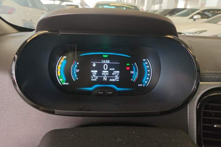Used Chery QQ Little Ant 2022 Revised Version Sweet Pink Edition Half-Sugar Version Lithium Iron Phosphate 30.7 kWh 30 kW 301 km Instrument Cluster