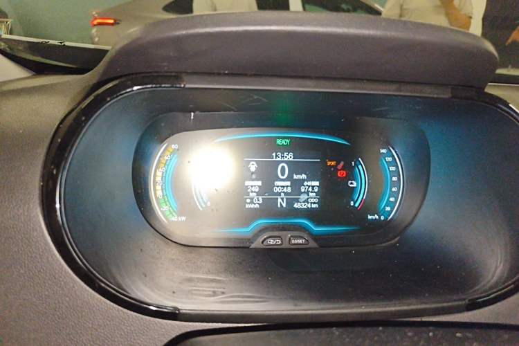 Used Chery QQ Little Ant 2022 Sweet Pink Edition Half-Sugar Version Lithium Iron Phosphate 29.2 kWh 30 kW 301 km Instrument Cluster