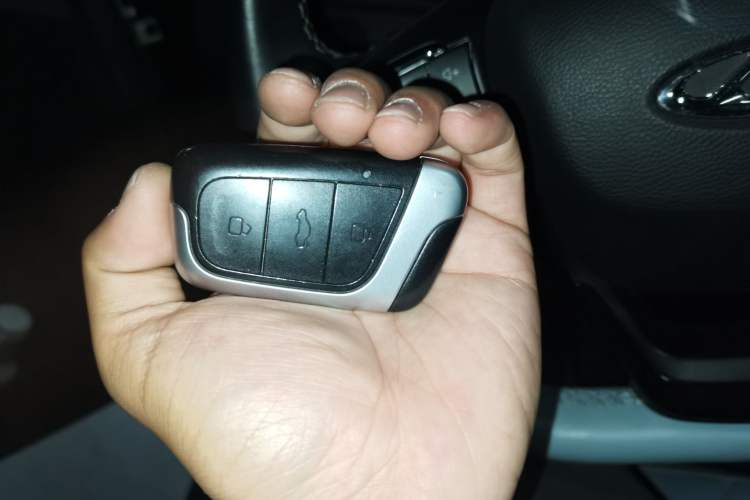 Used Chery QQ Little Ant 2022 Revised Version Sweet Pink Edition Half-Sugar Version Lithium Iron Phosphate 30.7 kWh 30 kW 301 km Interior 1