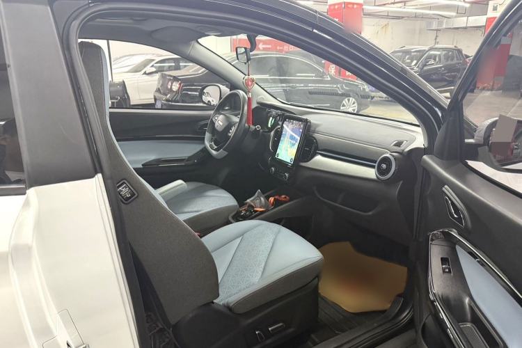 Used Chery QQ Little Ant 2022 Sweet Pink Edition Full-Sugar Version Lithium Iron Phosphate 30 kW 301 km Interior 3