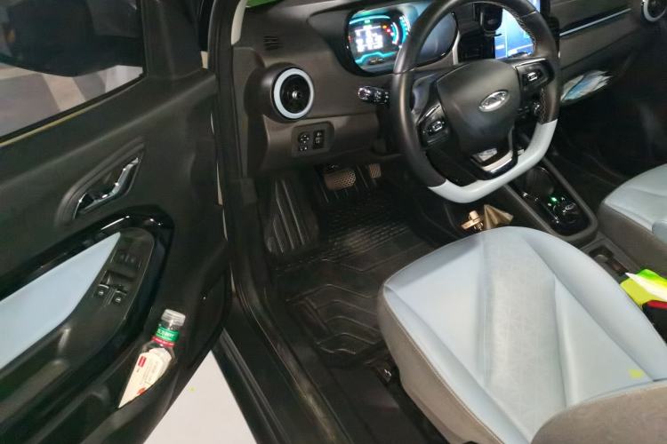 Used Chery QQ Little Ant 2022 Revised Version Sweet Pink Edition Half-Sugar Version Lithium Iron Phosphate 30.7 kWh 30 kW 301 km Interior 3