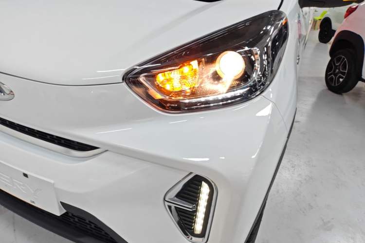 Used Chery QQ Little Ant 2022 Sweet Pink Edition Half-Sugar Version Lithium Iron Phosphate 30 kW 301 km Left Front Headlight