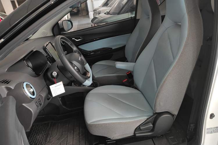Used Chery QQ Little Ant 2022 Revised Version Sweet Pink Edition Half-Sugar Version Lithium Iron Phosphate 30.7 kWh 30 kW 301 km Left Front Seat