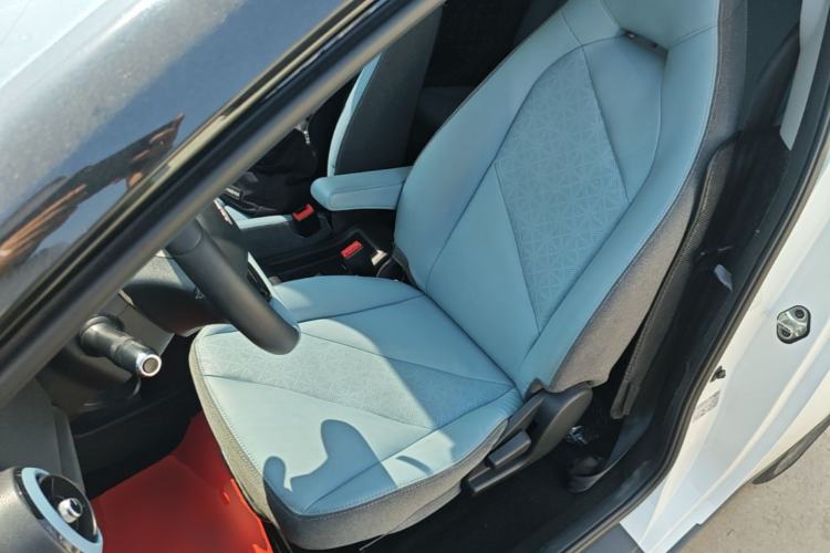 Used Chery QQ Little Ant 2022 Restyled Version Sweet Pink Edition Half-Sugar Version 30.6 kWh 30 kW 301 km Left Front Seat