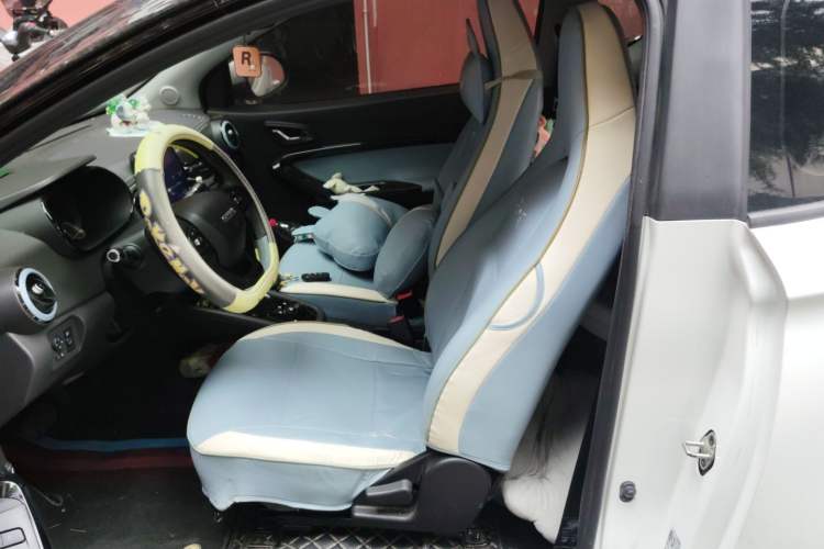 Used Chery QQ Little Ant 2022 Restyled Version Sweet Pink Edition Half-Sugar Version 30.6 kWh 30 kW 301 km Left Front Seat