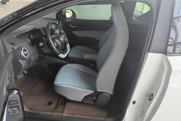 Used Chery QQ Little Ant 2022 Restyled Version Sweet Pink Edition Half-Sugar Version 30.6 kWh 30 kW 301 km Left Front Seat
