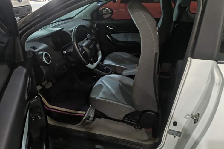 Used Chery QQ Little Ant 2022 Restyled Version Sweet Pink Edition Half-Sugar Version 30.6 kWh 30 kW 301 km Left Front Seat