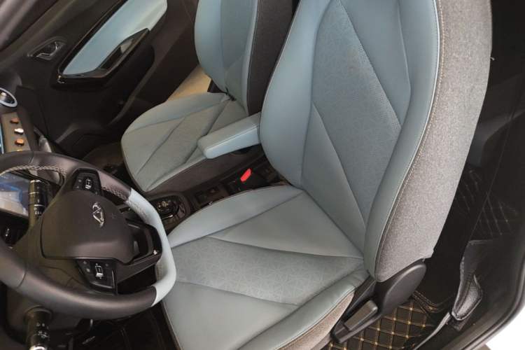 Used Chery QQ Little Ant 2022 Revised Version Sweet Pink Edition Half-Sugar Version Lithium Iron Phosphate 30.7 kWh 30 kW 301 km Left Front Seat