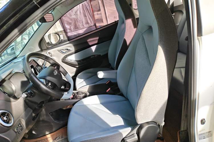 Used Chery QQ Little Ant 2022 Restyled Version Sweet Pink Edition Half-Sugar Version 28.8 kWh 30 kW 301 km Left Front Seat
