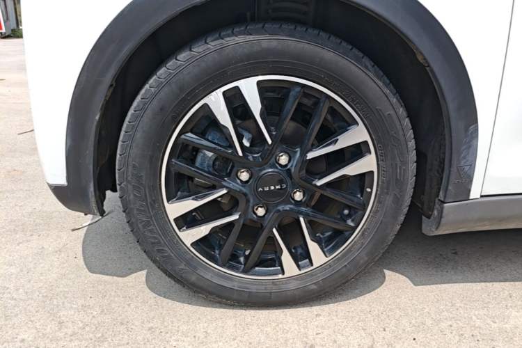 Used Chery QQ Little Ant 2022 Revised Version Sweet Pink Edition Half-Sugar Version Lithium Iron Phosphate 30.7 kWh 30 kW 301 km Left Front Wheel Hub