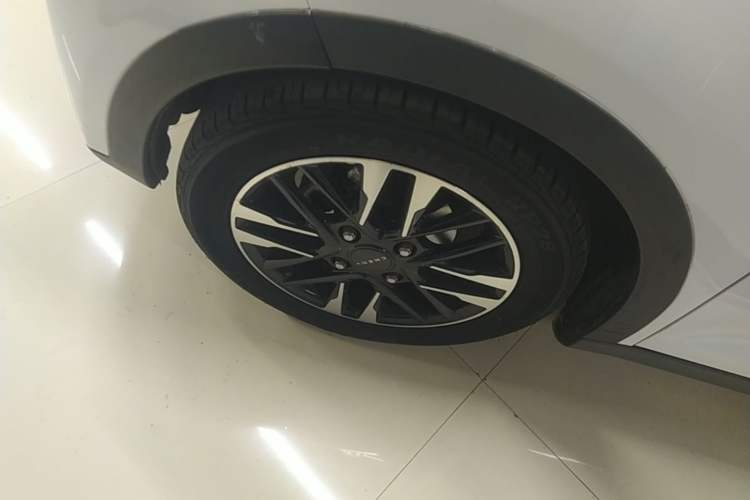 Used Chery QQ Little Ant 2022 Restyled Version Sweet Pink Edition Low-Sugar Version Lithium Iron Phosphate Battery 30.7 kWh 30 kW 301 km Left Front Wheel Hub