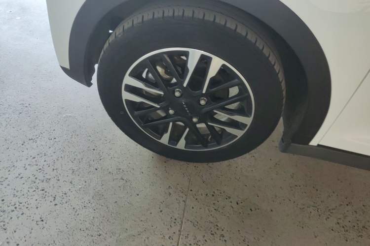 Used Chery QQ Little Ant 2022 Restyled Version Sweet Pink Edition Half-Sugar Version 28.8 kWh 30 kW 301 km Left Front Wheel Hub