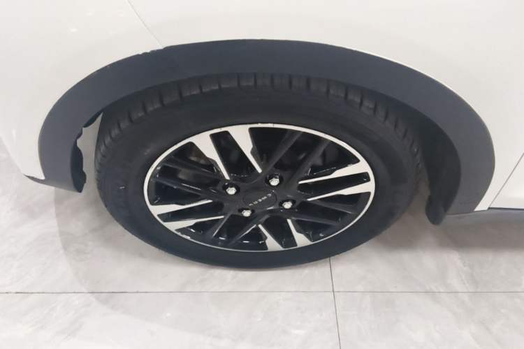 Used Chery QQ Little Ant 2022 Sweet Pink Edition Full-Sugar Version Lithium Iron Phosphate 30 kW 301 km Left Front Wheel Hub