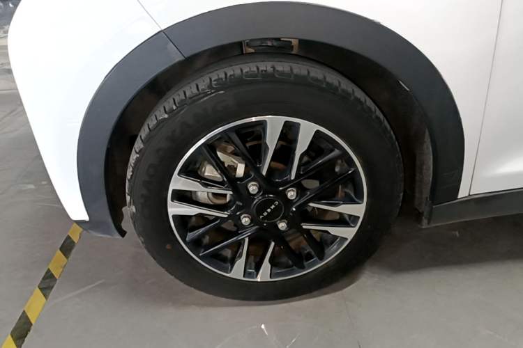 Used Chery QQ Little Ant 2022 Sweet Pink Edition Half-Sugar Version 3-Cell Lithium 30kW 301km Left Front Wheel Hub