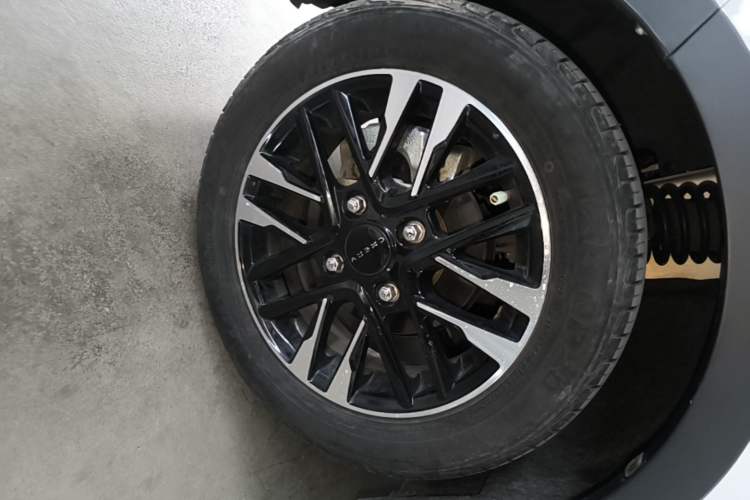 Used Chery QQ Little Ant 2022 Sweet Pink Edition Half-Sugar Version 3-Cell Lithium 30kW 301km Left Front Wheel Hub