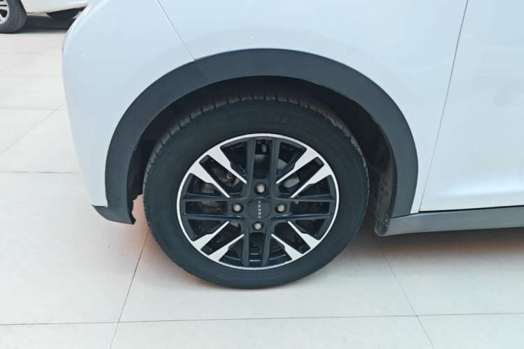 Used Chery QQ Little Ant 2022 Sweet Pink Edition Half-Sugar Version Lithium Iron Phosphate 29.2 kWh 30 kW 301 km Left Front Wheel Hub