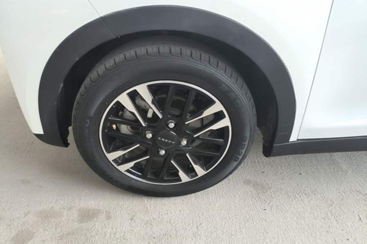 Used Chery QQ Little Ant 2022 Restyled Version Sweet Pink Edition Half-Sugar Version 30.6 kWh 30 kW 301 km Left Front Wheel Hub