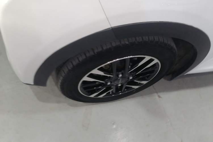 Used Chery QQ Little Ant 2022 Sweet Pink Edition Half-Sugar Version Lithium Iron Phosphate 30 kW 301 km Left Front Wheel Hub