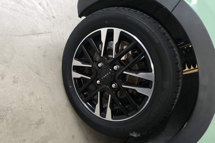 Used Chery QQ Little Ant 2022 Revised Version Sweet Pink Edition Half-Sugar Version Lithium Iron Phosphate 30.7 kWh 30 kW 301 km Left Front Wheel Hub
