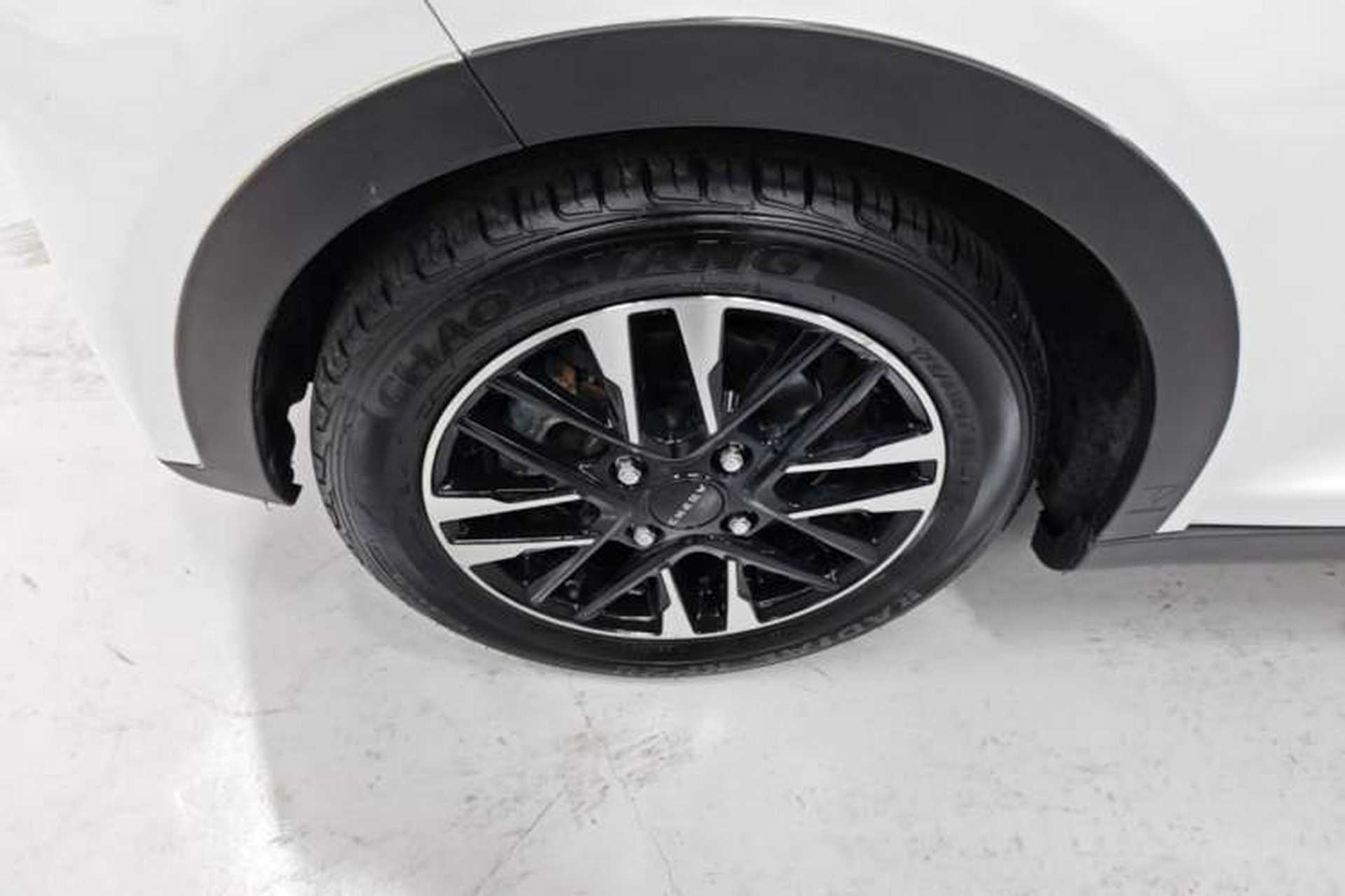 Used Chery QQ Little Ant 2022 Sweet Pink Edition Half-Sugar Version Lithium Iron Phosphate 30 kW 301 km Left Front Wheel Hub