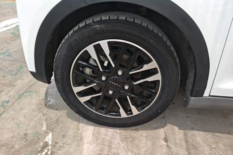 Used Chery QQ Little Ant 2022 Updated Version Sweet Pink Edition Full-Sugar Version 30.6 kWh 30 kW 301 km Left Front Wheel Hub