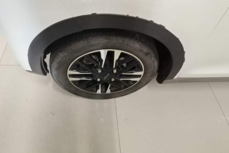 Used Chery QQ Little Ant 2022 Sweet Pink Edition Half-Sugar Version Lithium Iron Phosphate 30 kW 301 km Left Front Wheel Hub