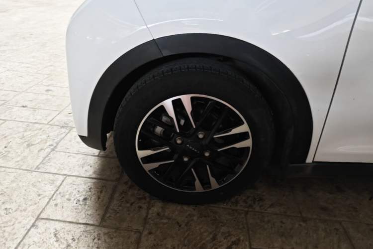 Used Chery QQ Little Ant 2022 Sweet Pink Edition Half-Sugar Version Lithium Iron Phosphate 30 kW 301 km Left Front Wheel Hub