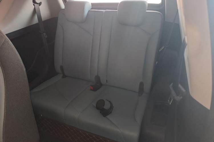 Used Chery QQ Little Ant 2022 Revised Version Sweet Pink Edition Half-Sugar Version Lithium Iron Phosphate 30.7 kWh 30 kW 301 km Left Rear Seat