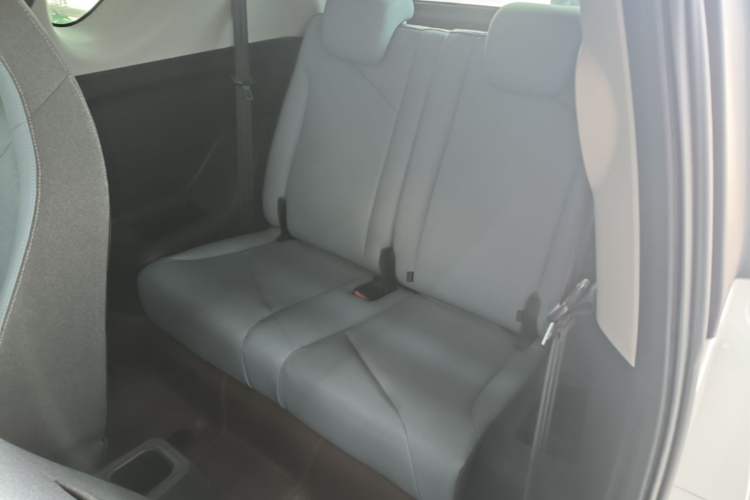 Used Chery QQ Little Ant 2022 Restyled Version Sweet Pink Edition Half-Sugar Version 30.6 kWh 30 kW 301 km Left Rear Seat