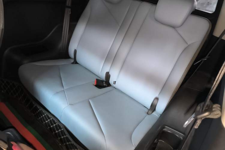 Used Chery QQ Little Ant 2022 Revised Version Sweet Pink Edition Half-Sugar Version Lithium Iron Phosphate 30.7 kWh 30 kW 301 km Left Rear Seat